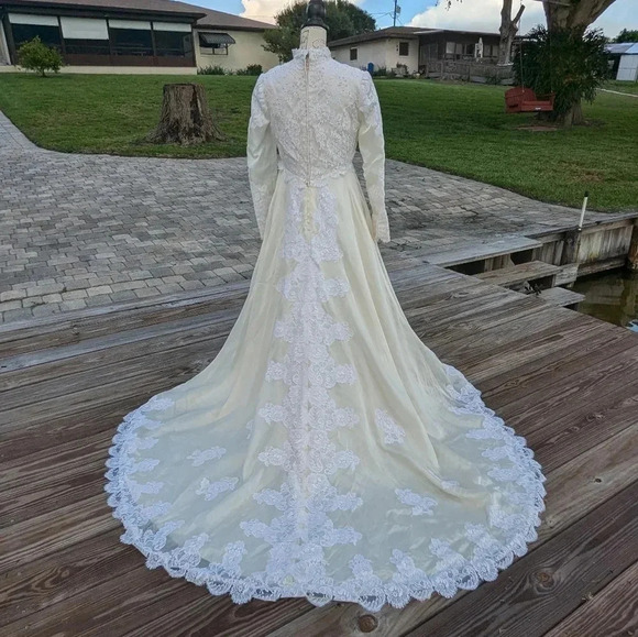 Vintage Unbranded Long Sleeve Ivory Wedding Dress - Picture 5 of 13